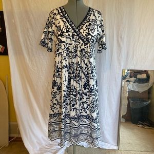 Blue and white floral dress w/pockets sz M